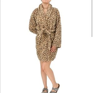 Williams Sonoma Home Animal Cheetah Leopard Print Terry Robe